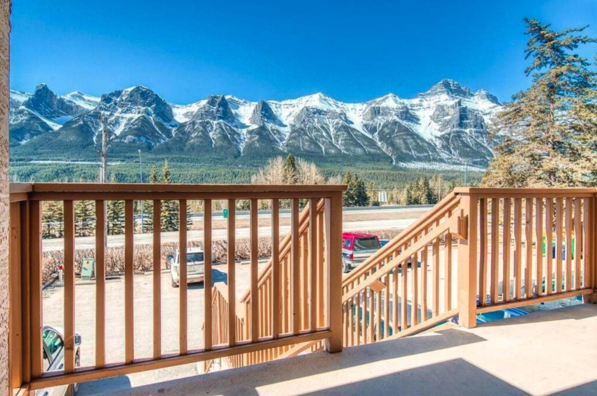 B212 Hot Tub, Ac X3, Parking, 2 Min To Banff Gate Apartment Canmore Ngoại thất bức ảnh