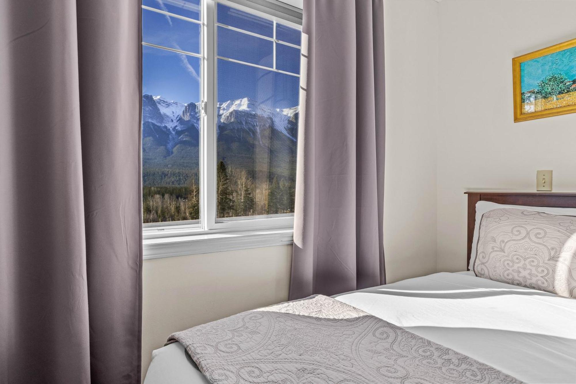 B212 Hot Tub, Ac X3, Parking, 2 Min To Banff Gate Apartment Canmore Ngoại thất bức ảnh